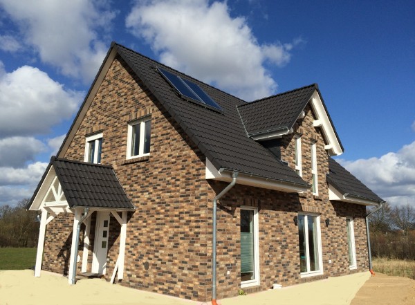 Einfamilienhaus mit Eingang giebelseitig