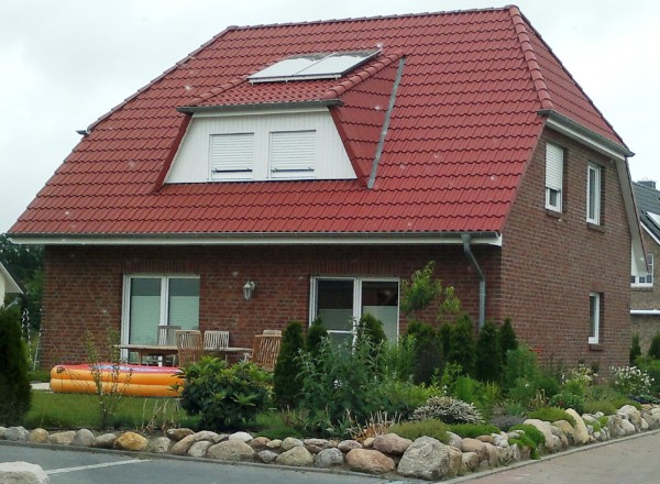 klassiches EFH mit Kr&uuml;ppelwalmdach