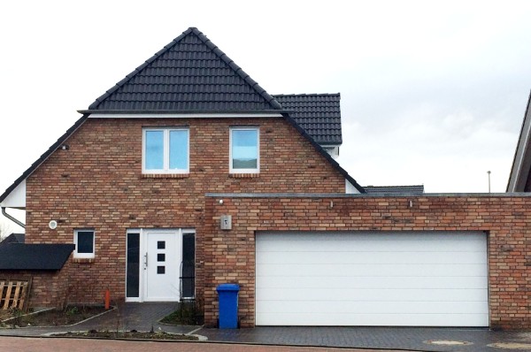 EFH mit Massivgarage &uuml;ber Eck