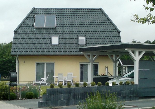 EFH mit Kr&uuml;ppelwalmdach in Putzvariante