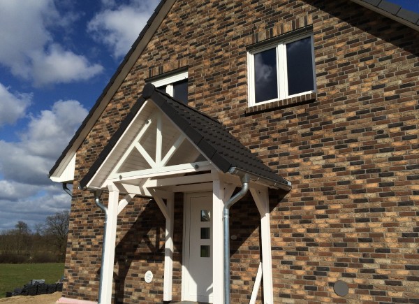 individuelle L&ouml;sung f&uuml;r Eingangs&uuml;berdachung