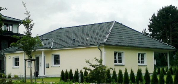 Bungalow mit WDVS - Fassade , und intergrierte + &uuml;berdachter Terrasse