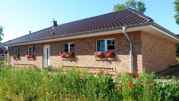 klassischer Bungalow mit Zierelementen